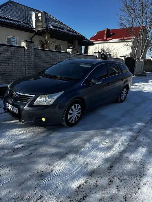 Toyota Avensis 1.8 бензин