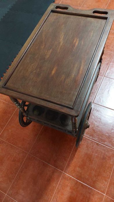 Carrinho de chá antigo, em bom estado