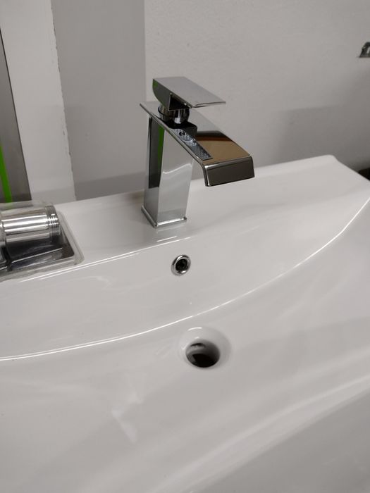 szafka łazienkowa czarny mat piękna