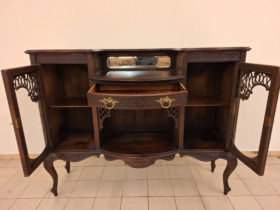 Piękna komoda w stylu ludwikowskim.