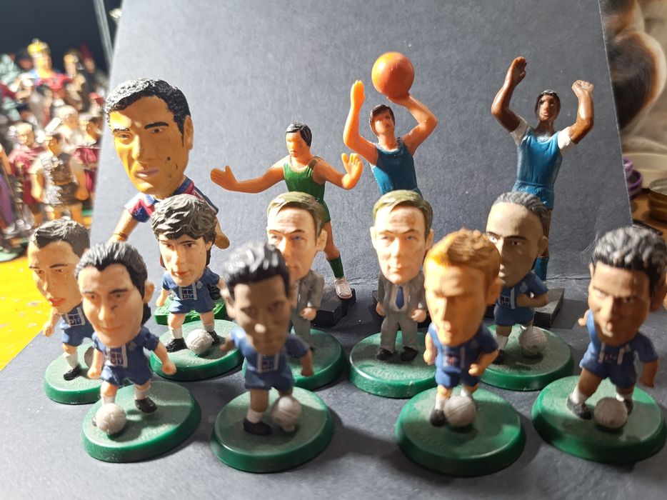 Conjunto de 13 figuras desportivas