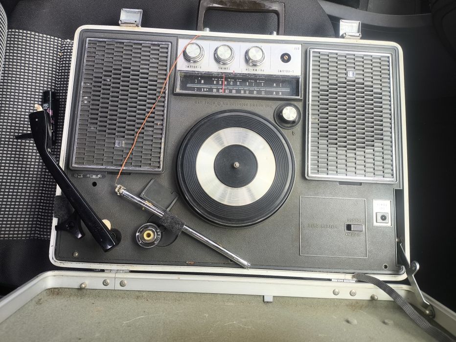 Gira discos em mala. LINDO