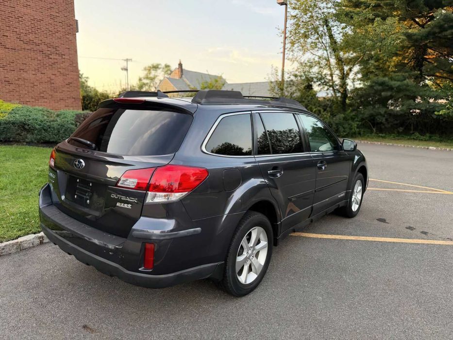 Subaru Outback 2.5i Limited      2013