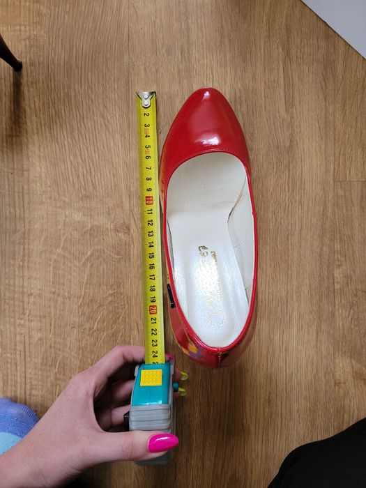 Szpilki czerwone lakierowane rozmiar 38