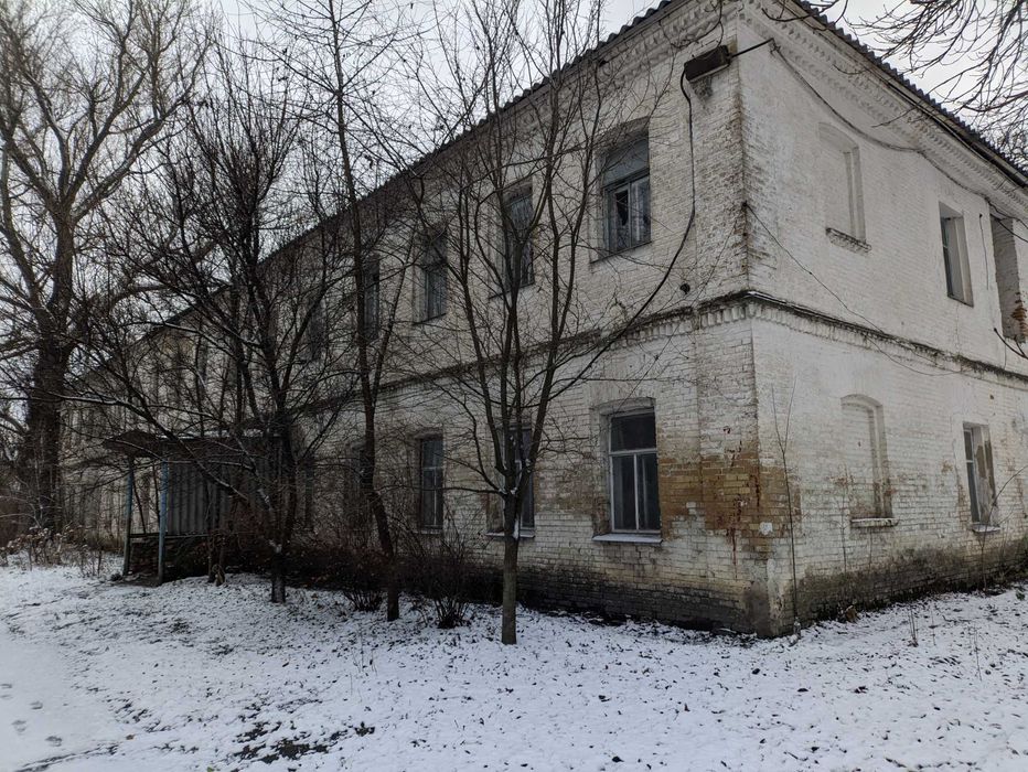 Нежитлова будівля клубу-гуртожитку. З