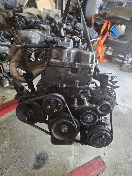 Nissan 1.6B QG16 двигатель в своре.