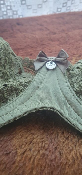 Biustonosz Hunkemöller rozmiar 75C