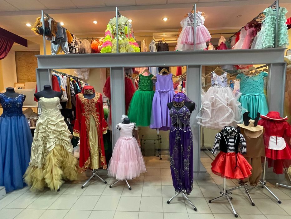 Продаю колекцію дитячих та жіночих суконь для проката та фотосесій