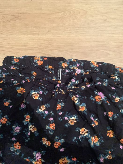 Calções Stradivarius tamanho L pretos com estampado de flores