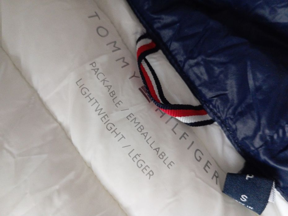 Lekka i ciepła biała kurtka Tommy Hilfiger - S / M