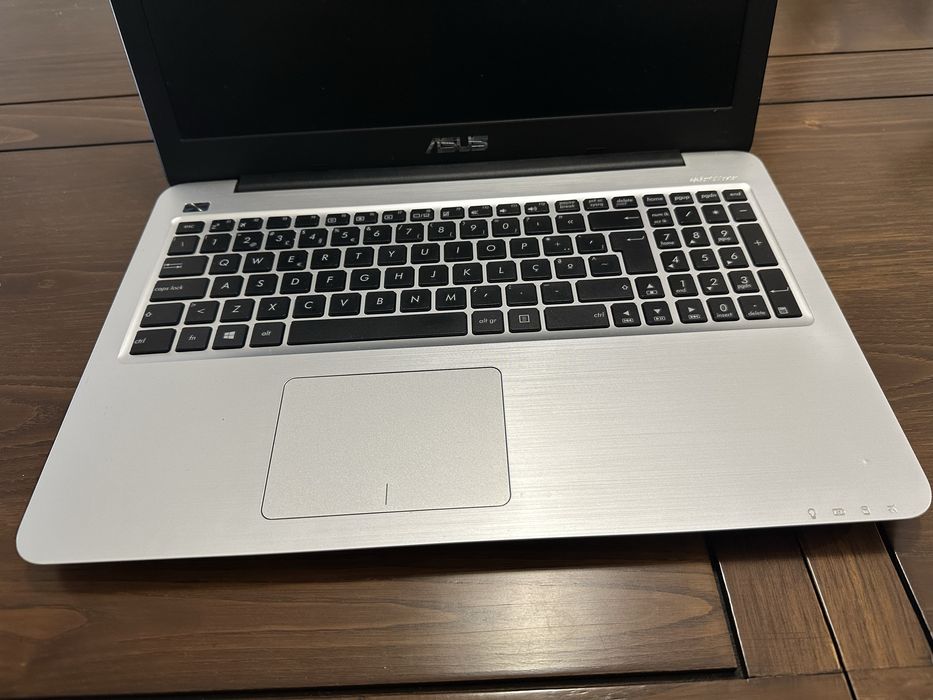 Portatil asus x556u