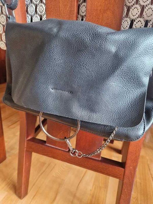 Torebka czarna z klapą na ramię 32 x 22