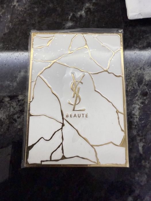 Вишукане дзеркало ysl
