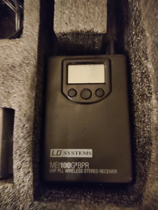 Sistema  In-Ear UHF da LD Systems.

- Modelo MEI100G2.
Consiste em transmissor estéreo de 9,5" MEI 100 T, receptor de corpo MEI 100 G2