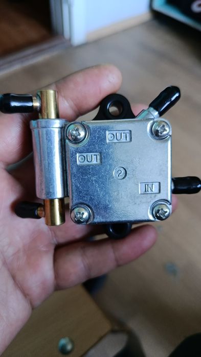 Подвесной лодочний мотор YamahaF20 , 20 HP топливний насос