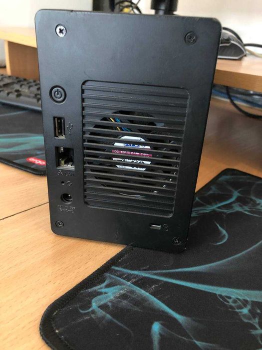 Мережеве сховище Lenovo Iomega ix2 з двома відсіками для дисків