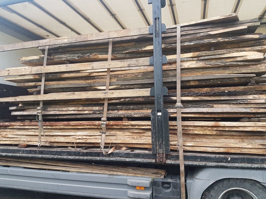 Dąb, orzech włoski, jesion, olcha, brzoza, akacja, lipa, sosna, akacja