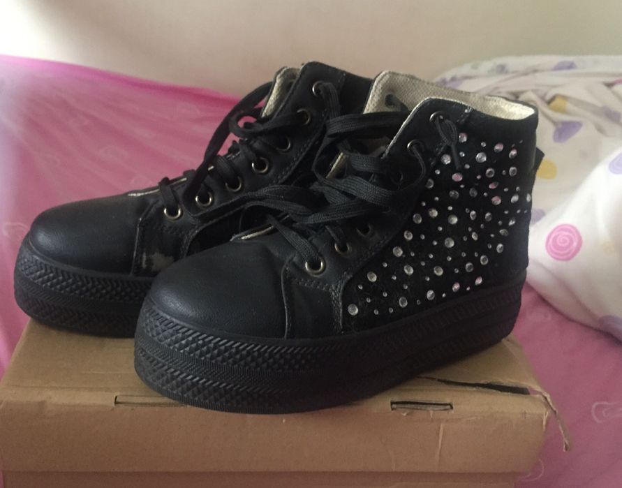 Tenis pretos com plataformas n.38/39