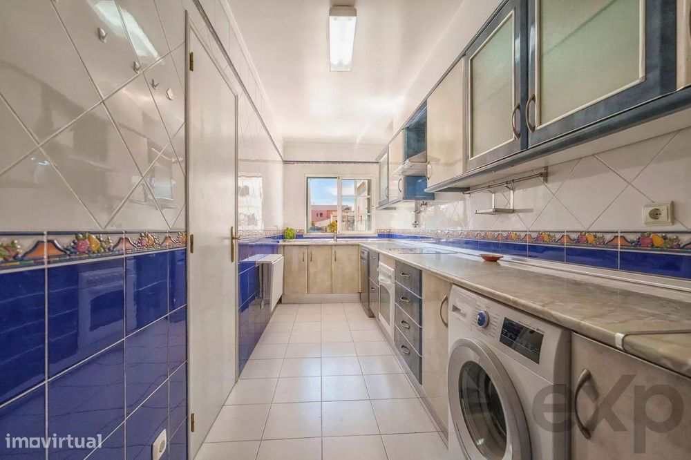 Moradia T2+1 com quintal e terraços com vista mar em Olhão, junto à Ri