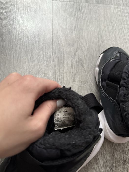Продам зимове взуття на хлопчика Nike
