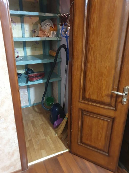 продам 4-кімнатну квартиру