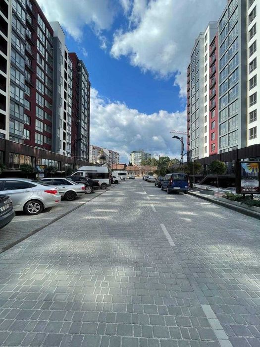 2к квартира двостороння квартира з кухнею студіо у ЖК Княгинин