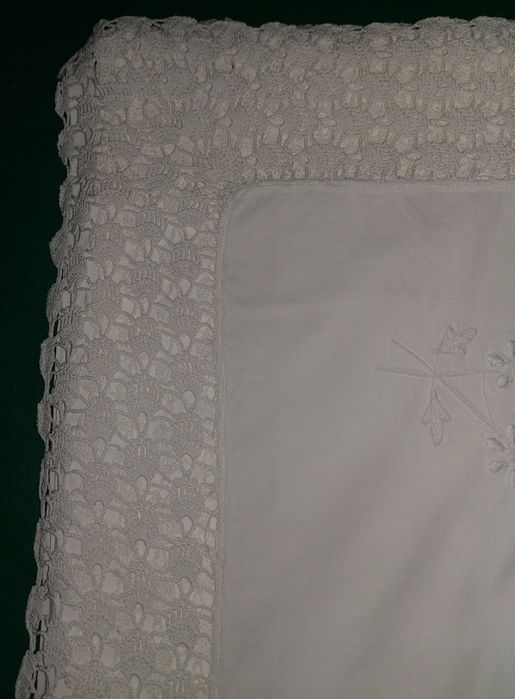 MANUAIS-Toalhas e lençol c/ renda. Antigos, cerca 80 anos.