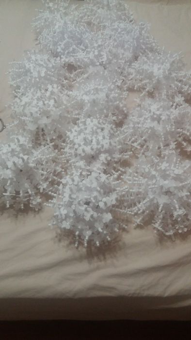 Праздничный или свадебный красно-белый декор