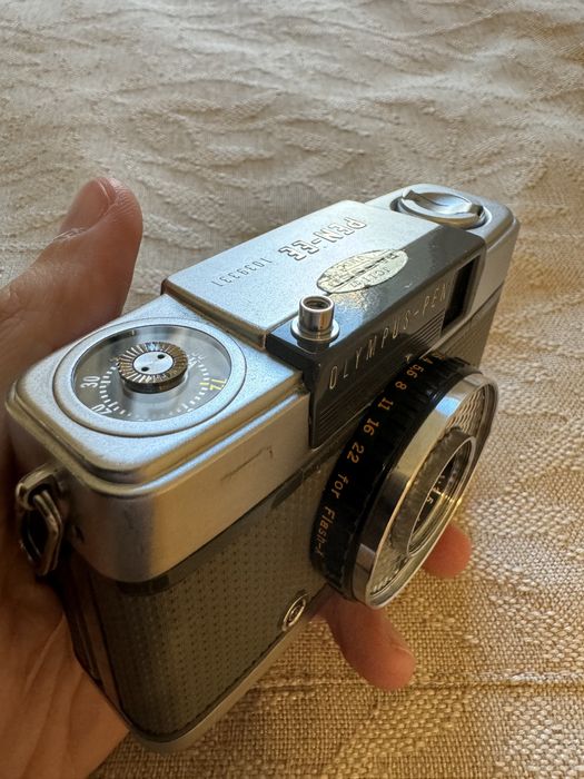 maquina fotográfica antiga Olympus Pen EE
