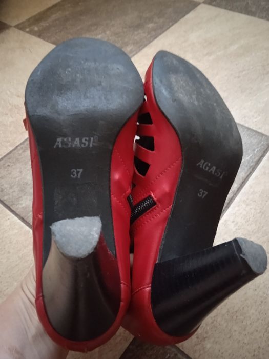 Czerwone eleganckie skóra botki letnie