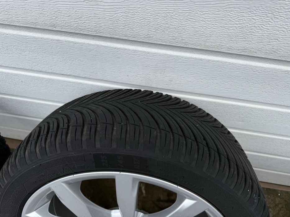 FELGI ALUMINIOWE VW 17″ z oponami wielosezonowymi Kleber