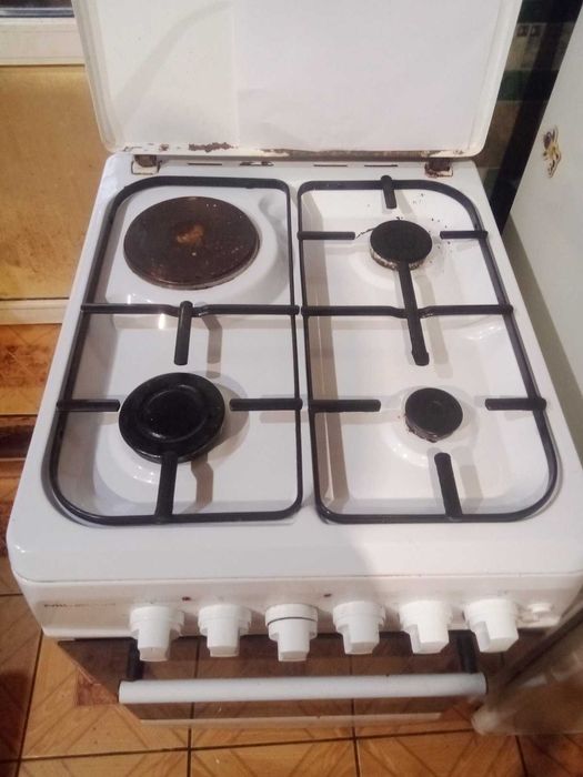 Продам (комбинированную) газовую + электро плиту Milano.