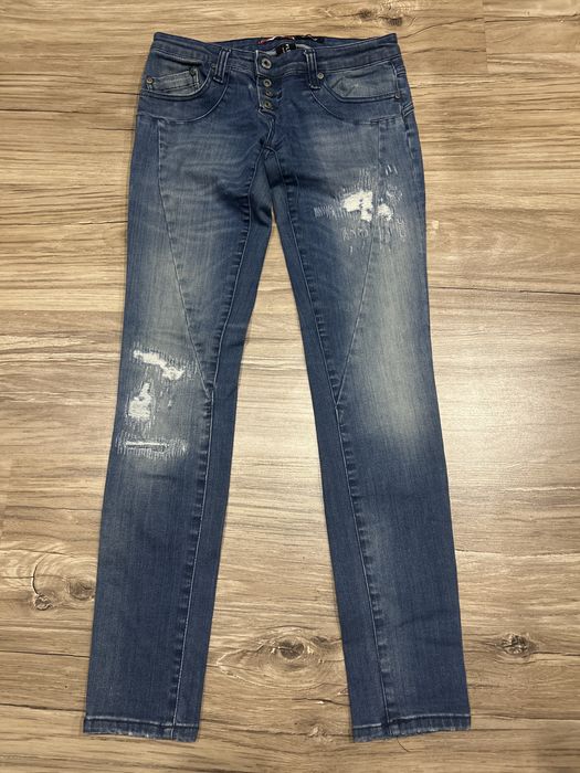 Spodnie z przetarciami