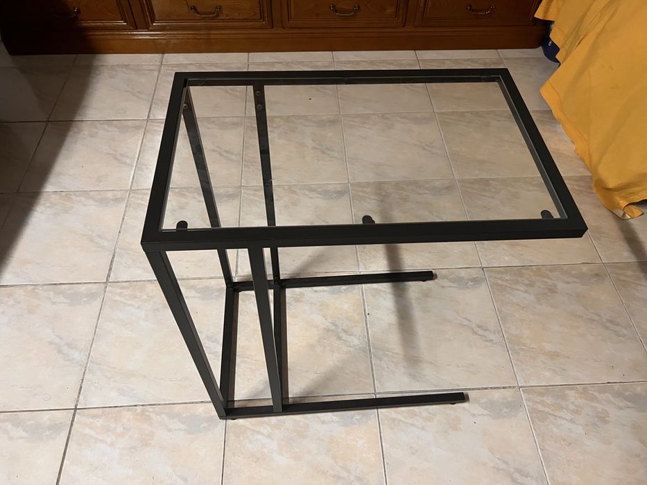 Mesa auxiliar de vidro