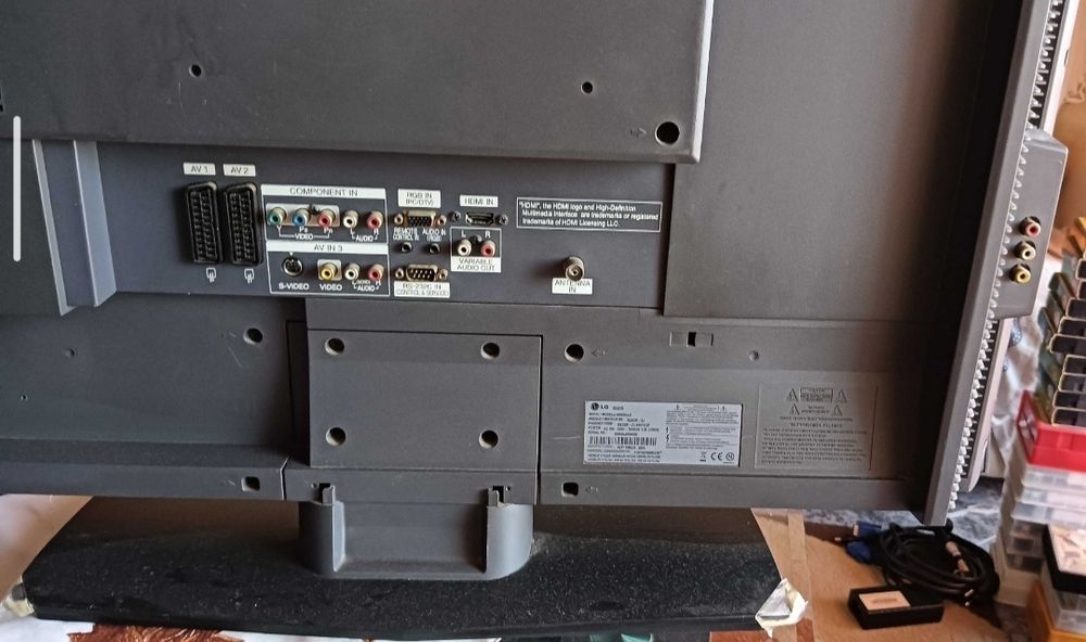 Vendo televisão LG Plasma de 32 polegadas, em bom estado de conservação e a funcionar corretamente.