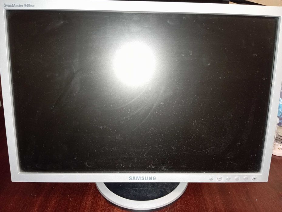 Монітор 19" Samsung SyncMaster 940BW з проблемою