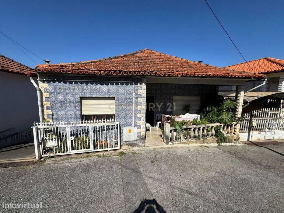 Moradia T5 em Águeda - 1.4 km do Pai Natal - com Usufruto Vitalício