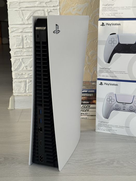 Playstation 5 825Gb Blu-Ray повний комплект в гарному стані