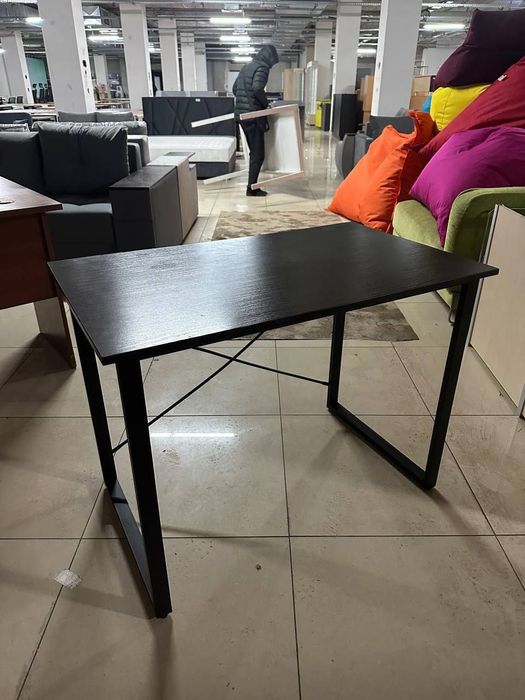 Офисные столы со склада. Дёшево