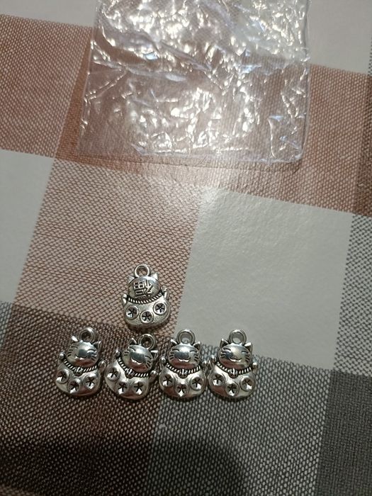 5 peças de gato para colares ( Portes Grátis)