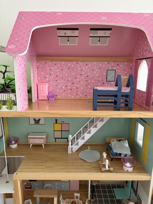 Sprzedam drewniany domek dla lalek z akcesoriami Lidl