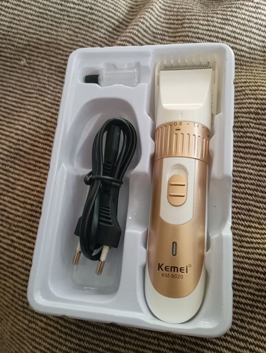 Машинка для стрижки волос  и бороды