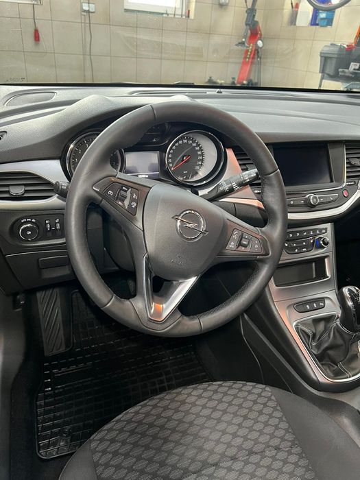 Sprzedam Ładnego  Opla astra k. 2020r
