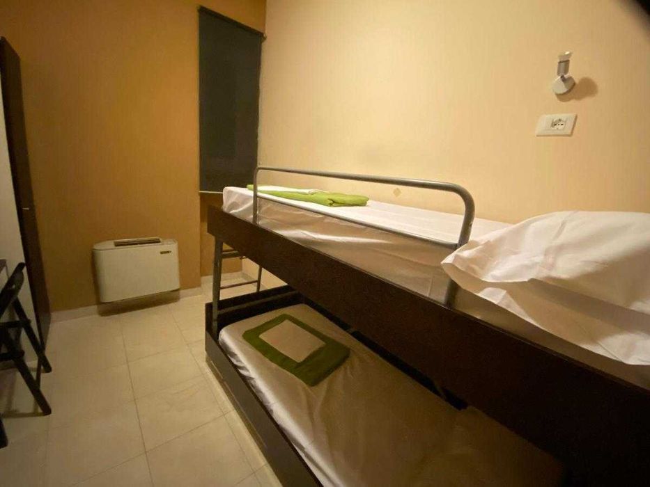 Деміївська – молодіжний хостел, дешево - зручне розташування.