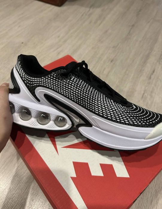 Продам кроссовки