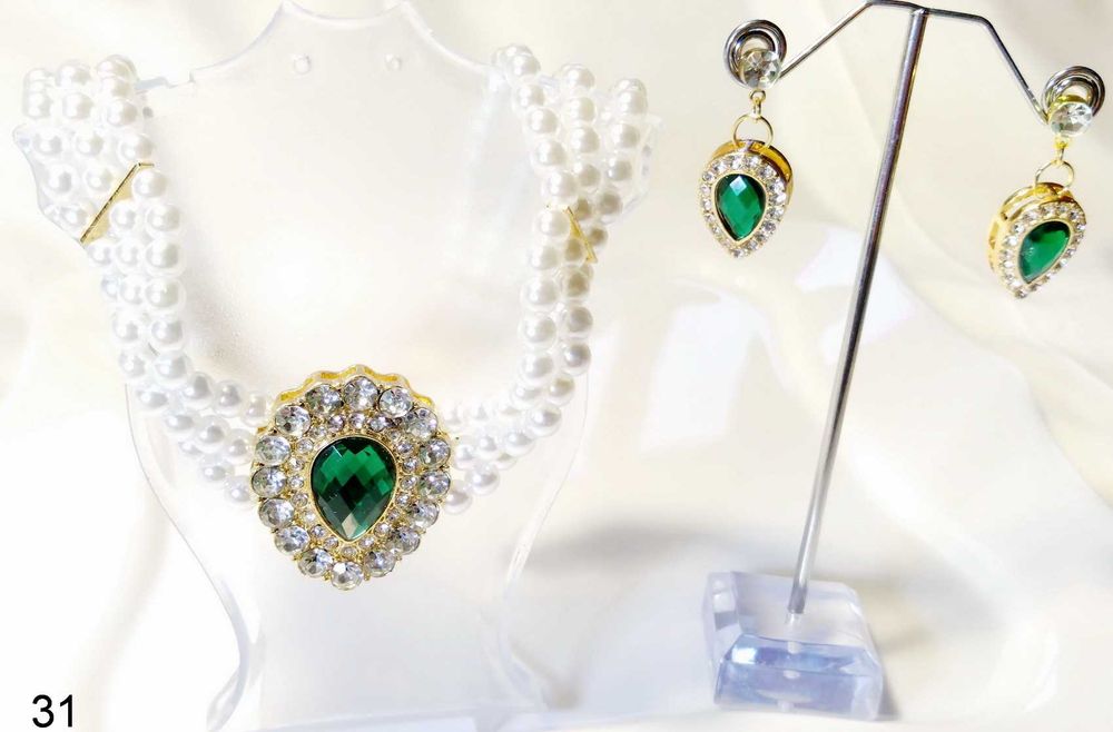 Елегантний комплект з перлами та стразами, кольє-чокер та сережки