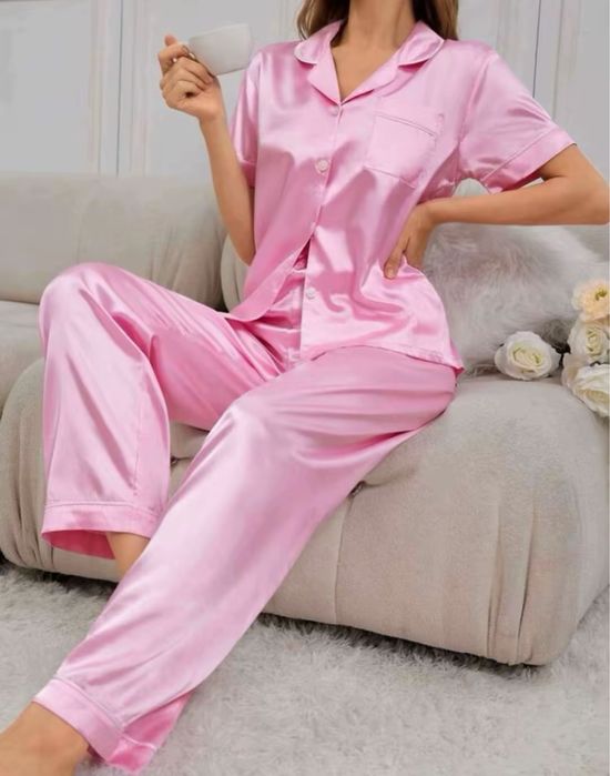Pijama rosa de cetim, tam M da marca SHEIN