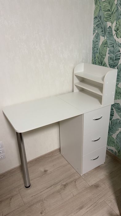 Стіл для манікюру