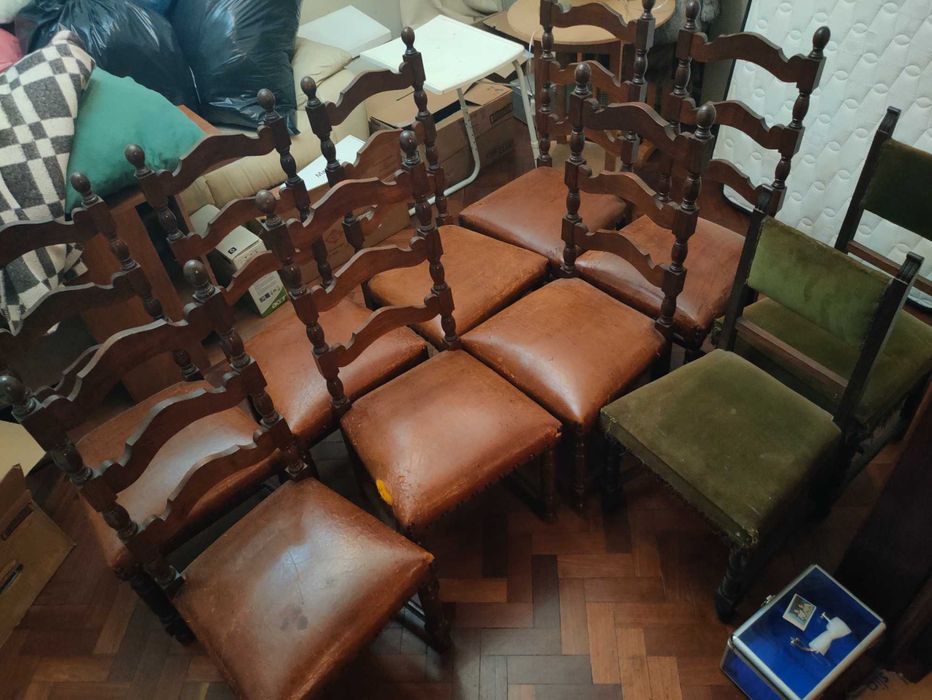 Mesa de jantar extensível e 10 cadeiras