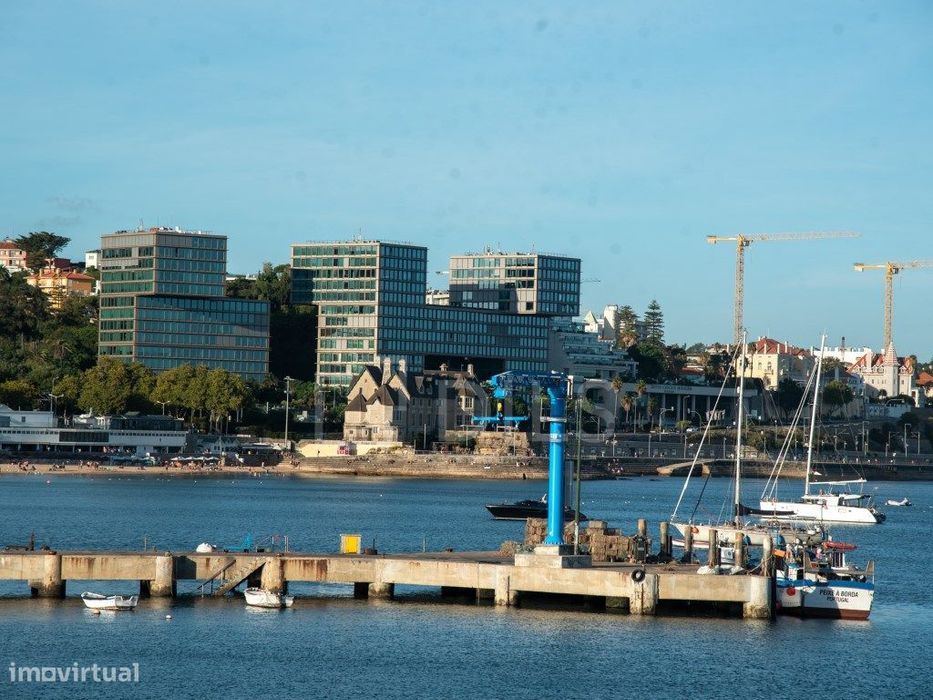 Moradia T3 em Cascais para reabilitação total, com projeto aprovado